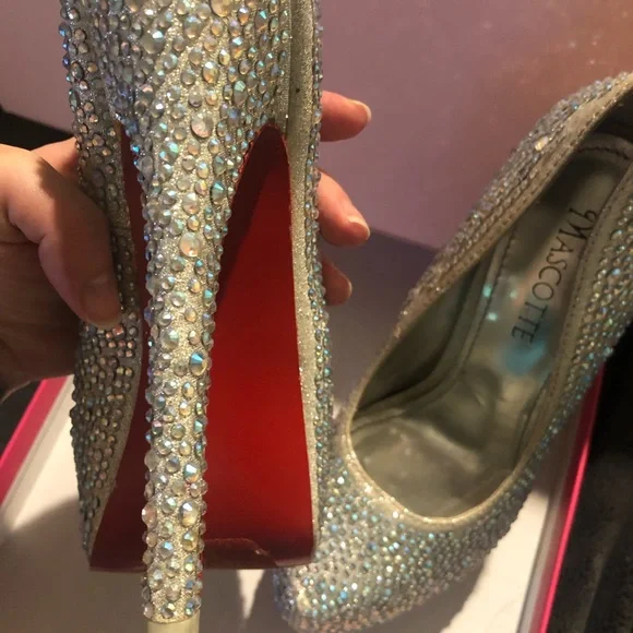 PROM SHOES!!! Beautiful daffodil Red bottoms, Size 6! - Picture 10 of 14